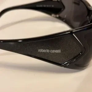 New ROBERTO CAVALLI Sunglasses with original case and RC lens wipe Roberto Cavalli | Accessories | New Roberto Cavalli  main image 2